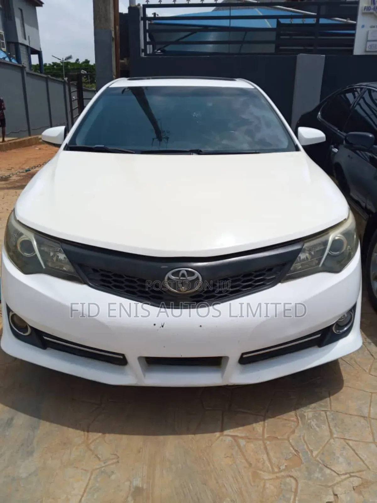 Toyota Camry SE V6 4dr Sedan (3.5L 6cyl 6A) 2013 White