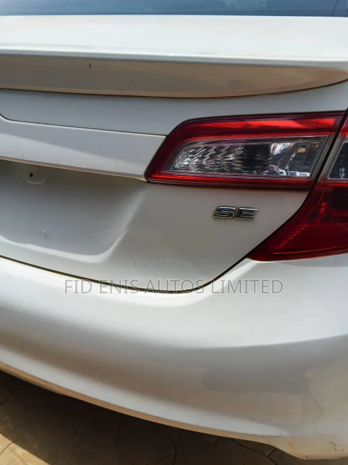 Toyota Camry SE V6 4dr Sedan (3.5L 6cyl 6A) 2013 White