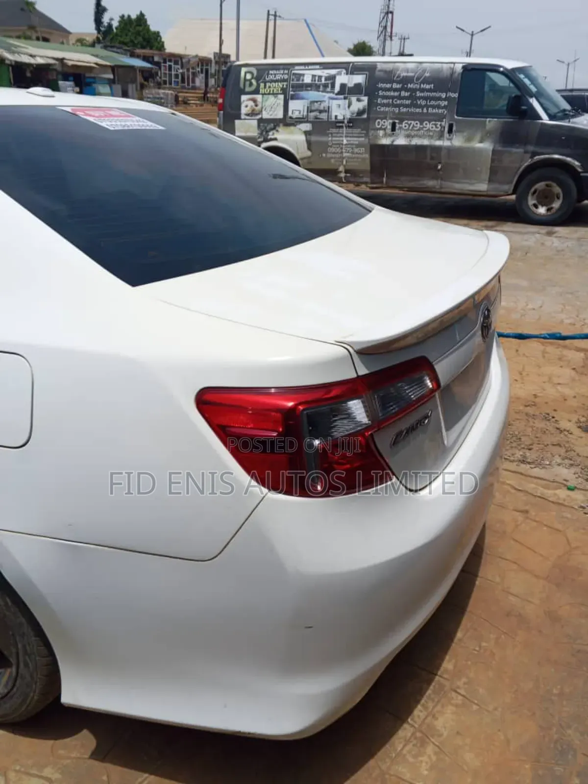Toyota Camry SE V6 4dr Sedan (3.5L 6cyl 6A) 2013 White