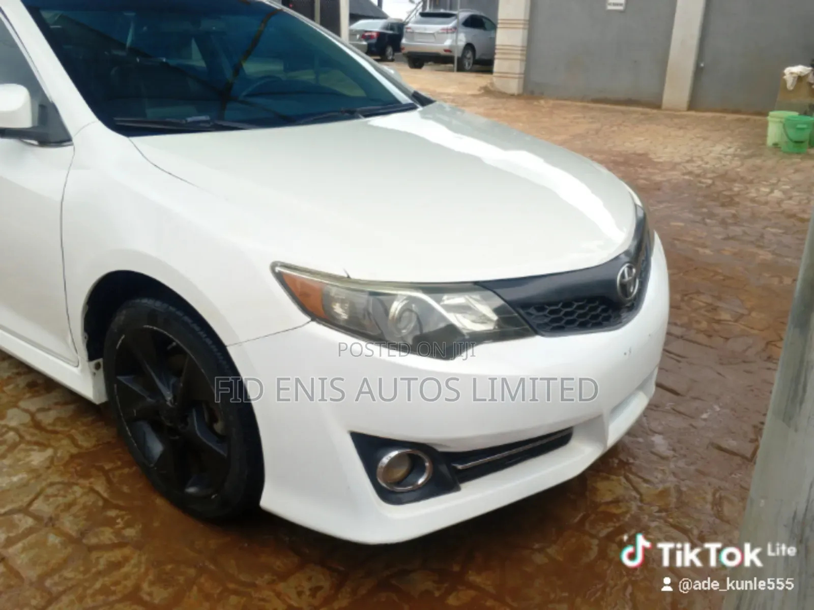Toyota Camry SE V6 4dr Sedan (3.5L 6cyl 6A) 2013 White