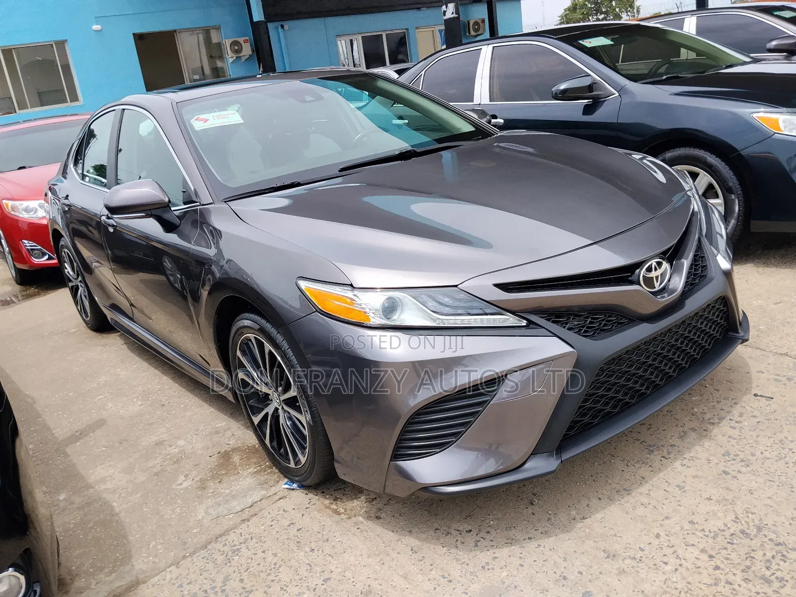 Toyota Camry SE (2.5L 4cyl 8A) 2019 Gray