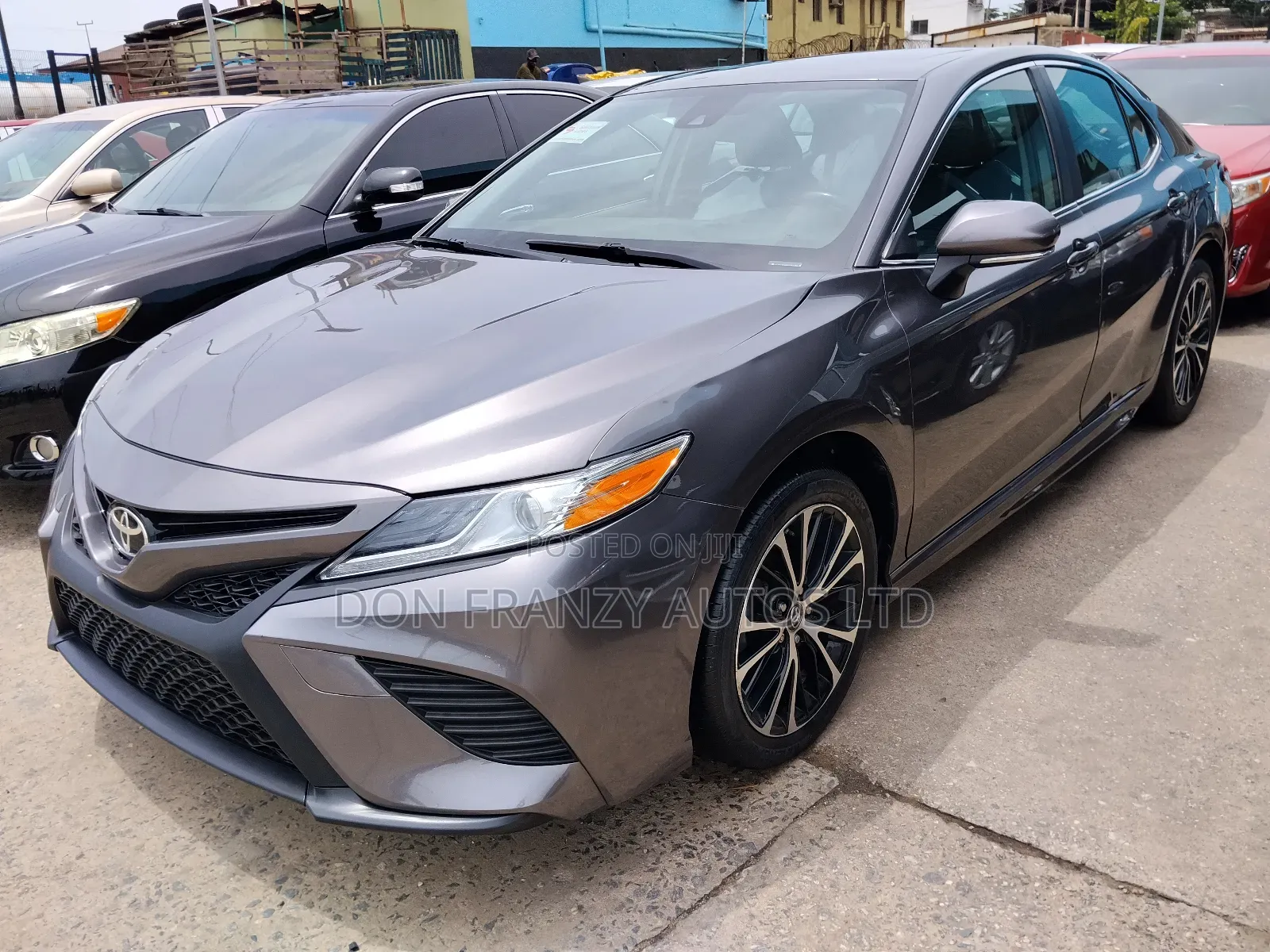 Toyota Camry SE (2.5L 4cyl 8A) 2019 Gray
