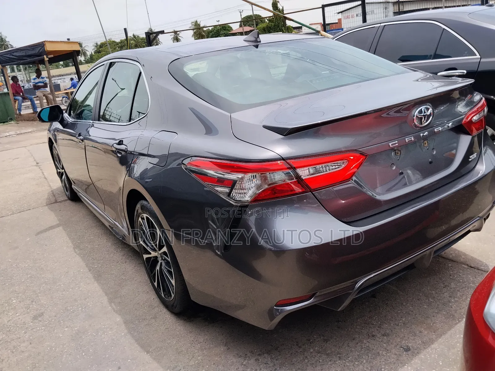 Toyota Camry SE (2.5L 4cyl 8A) 2019 Gray