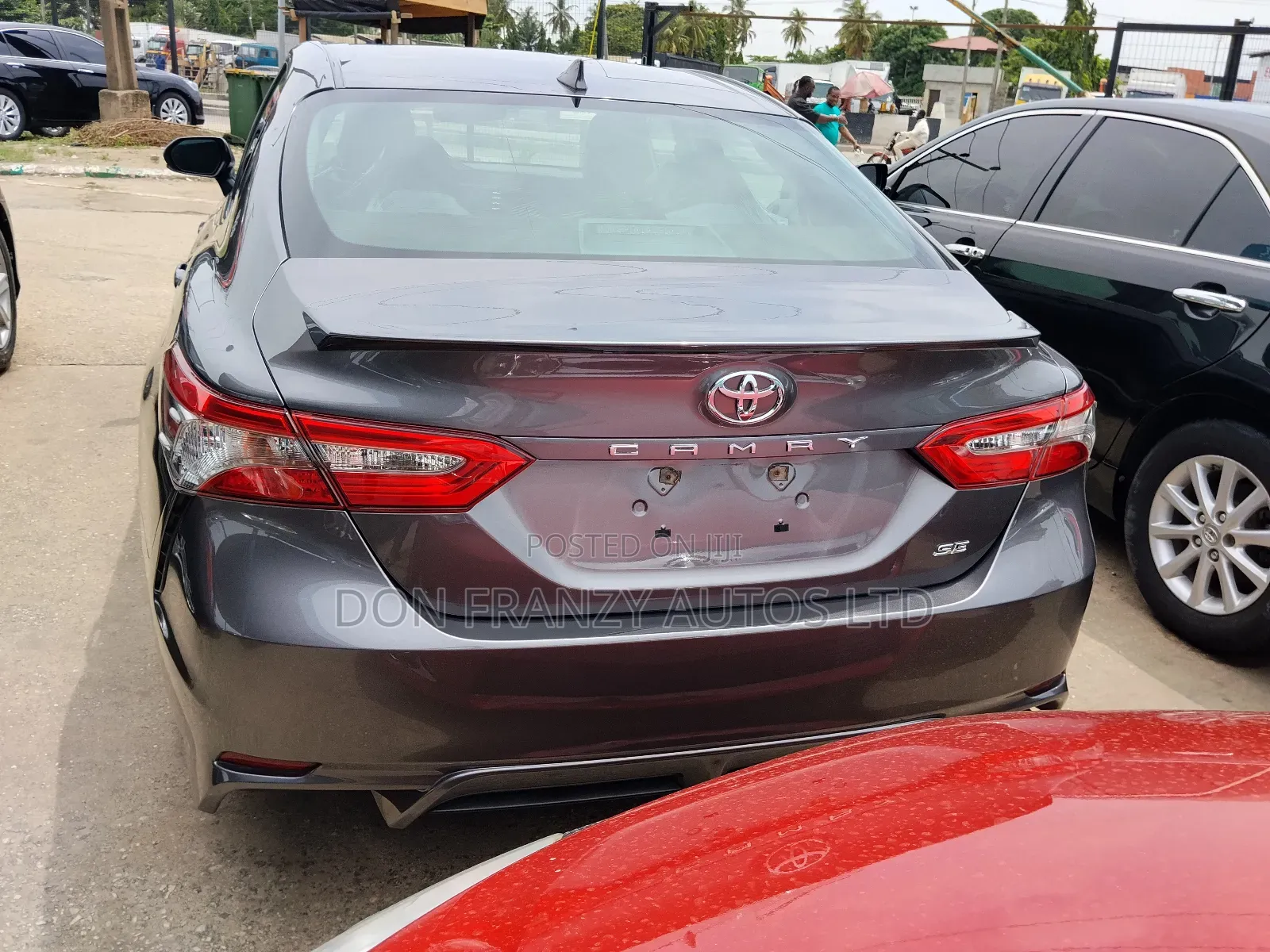Toyota Camry SE (2.5L 4cyl 8A) 2019 Gray
