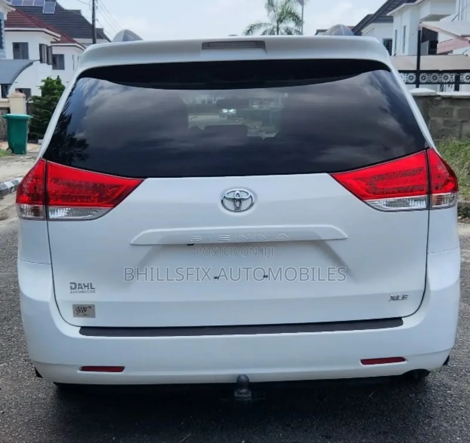 Toyota Sienna XLE 8 Passenger 2011 White