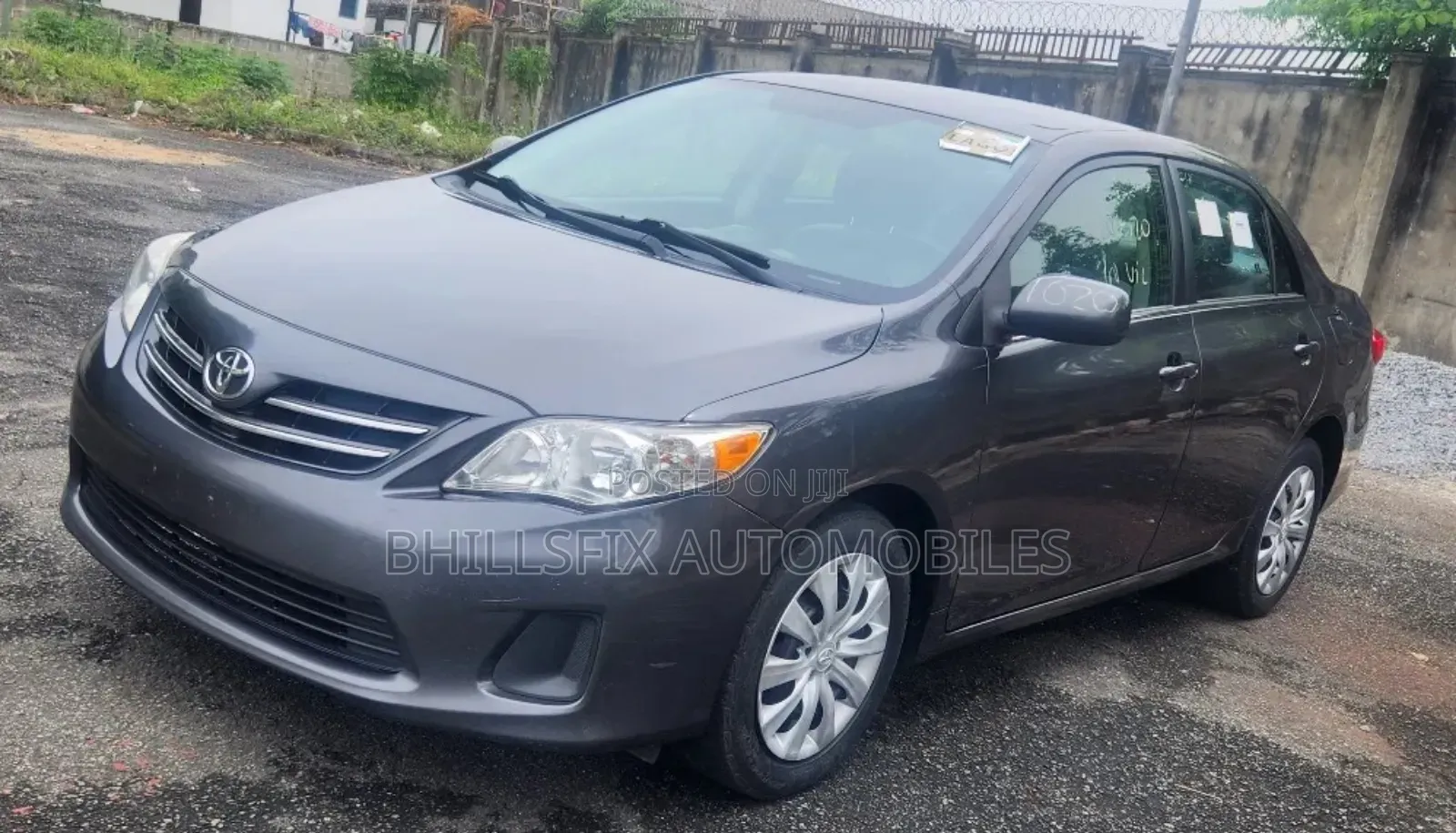 Toyota Corolla LE 4dr Sedan (1.8L 4cyl 4A) 2013 Gray