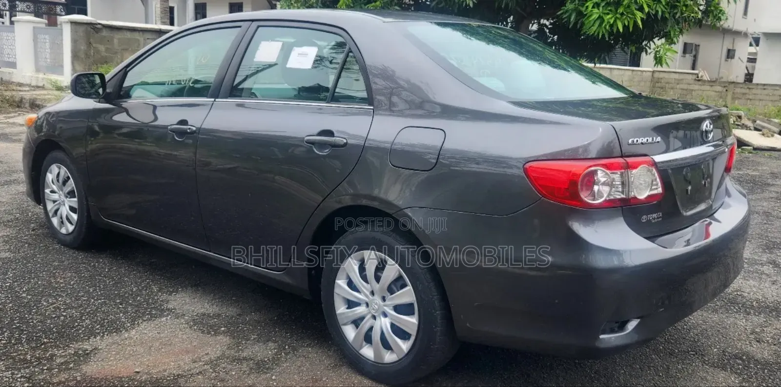 Toyota Corolla LE 4dr Sedan (1.8L 4cyl 4A) 2013 Gray