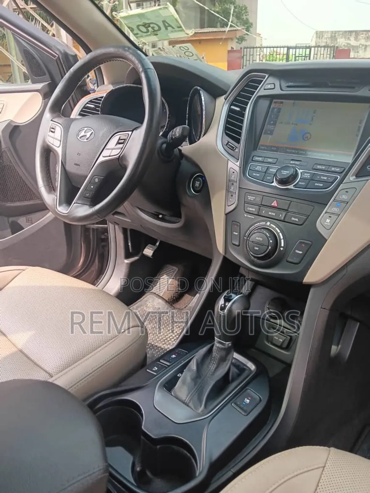 Hyundai Santa Fe Limited 4dr SUV AWD (3.3L 6cyl 6A) 2015 Brown
