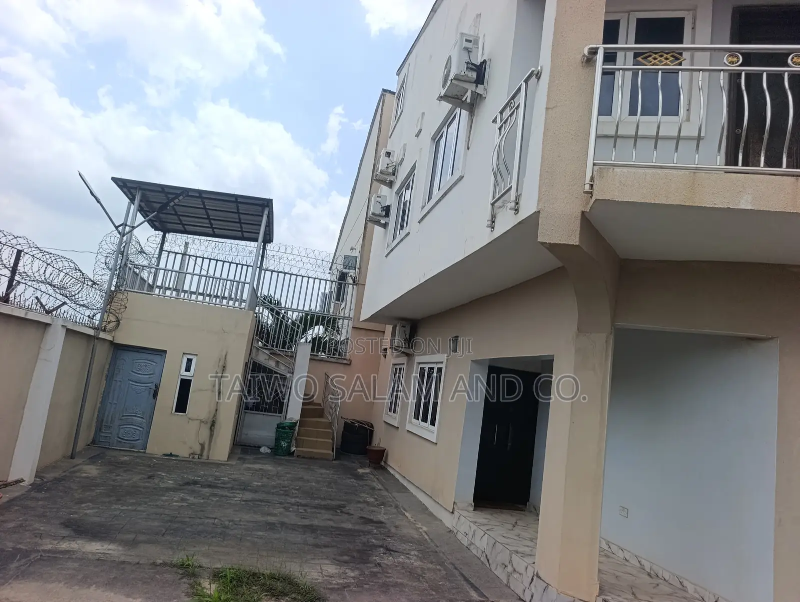 5bdrm Duplex in Oluyole Estate for sale