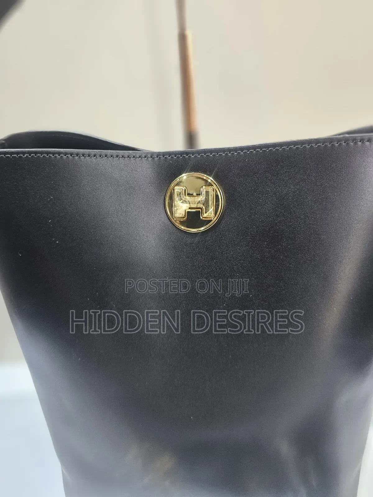 H Buckle, 3 Detachable Strap Bag- Black