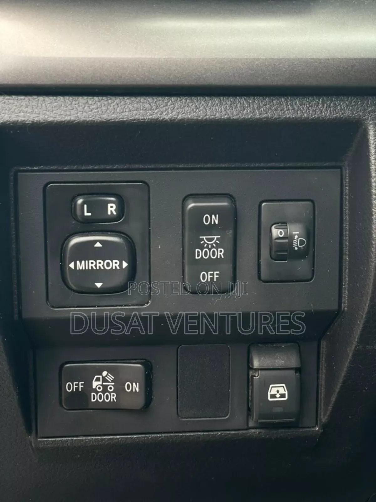 Toyota Tundra Limited 4dr CrewMax 4WD SB (5.7L 8cyl 6A) 2014 Gray