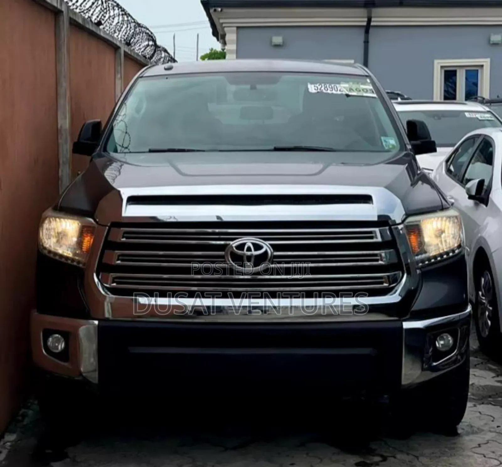 Toyota Tundra Limited 4dr CrewMax 4WD SB (5.7L 8cyl 6A) 2014 Gray