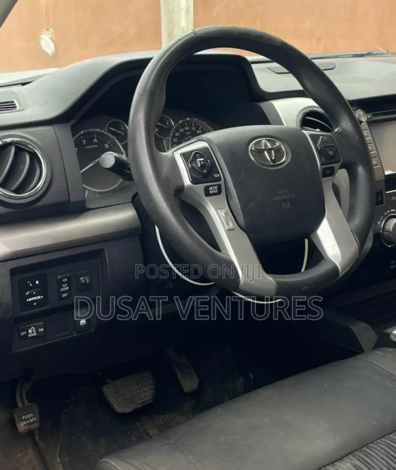 Toyota Tundra Limited 4dr CrewMax 4WD SB (5.7L 8cyl 6A) 2014 Gray