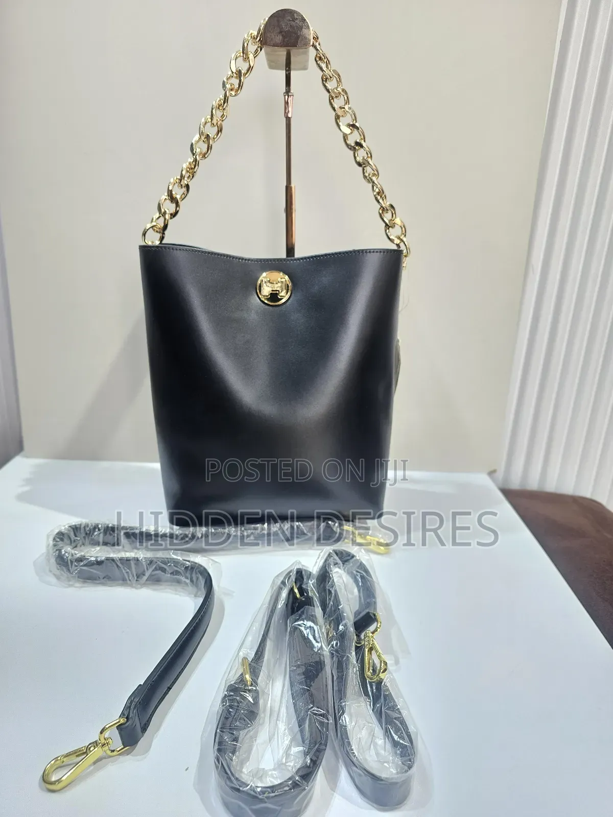 H Buckle, 3 Detachable Strap Bag- Black