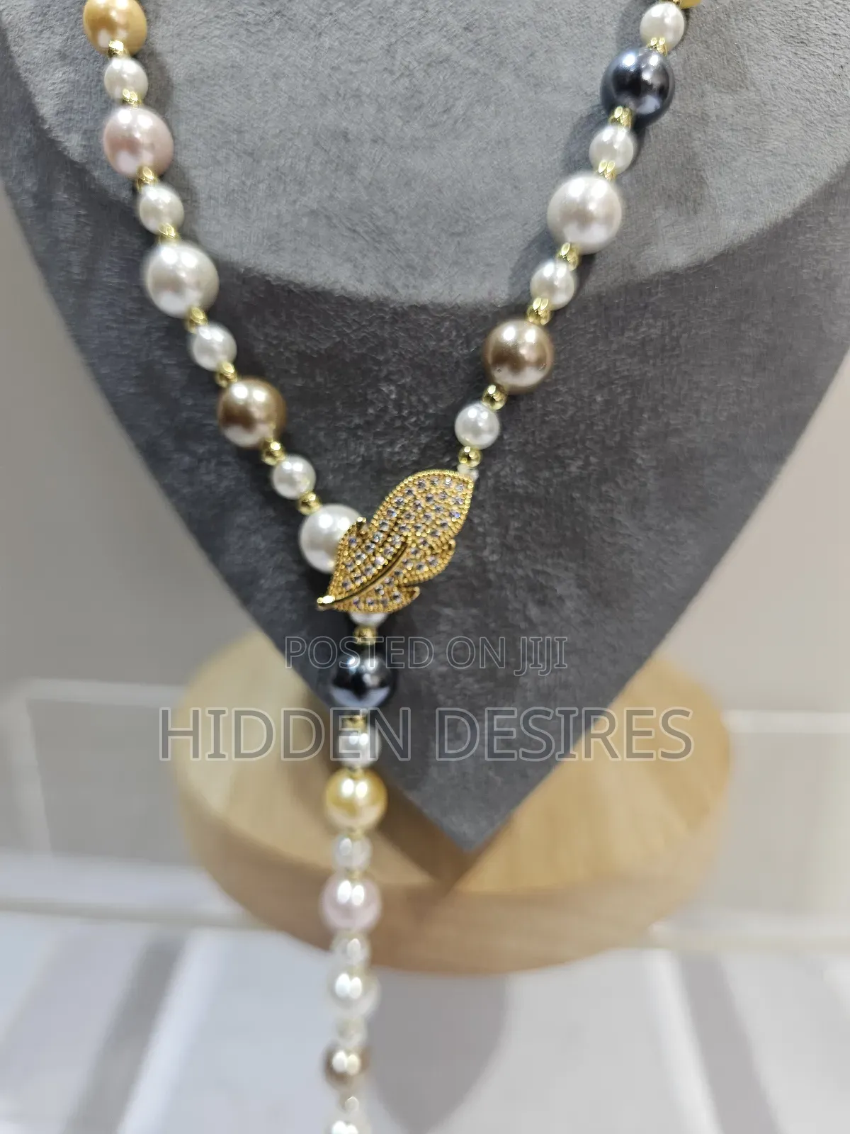 Handmade Long Pearl Necklace With Leaf-Shaped Brooch With Free Earring