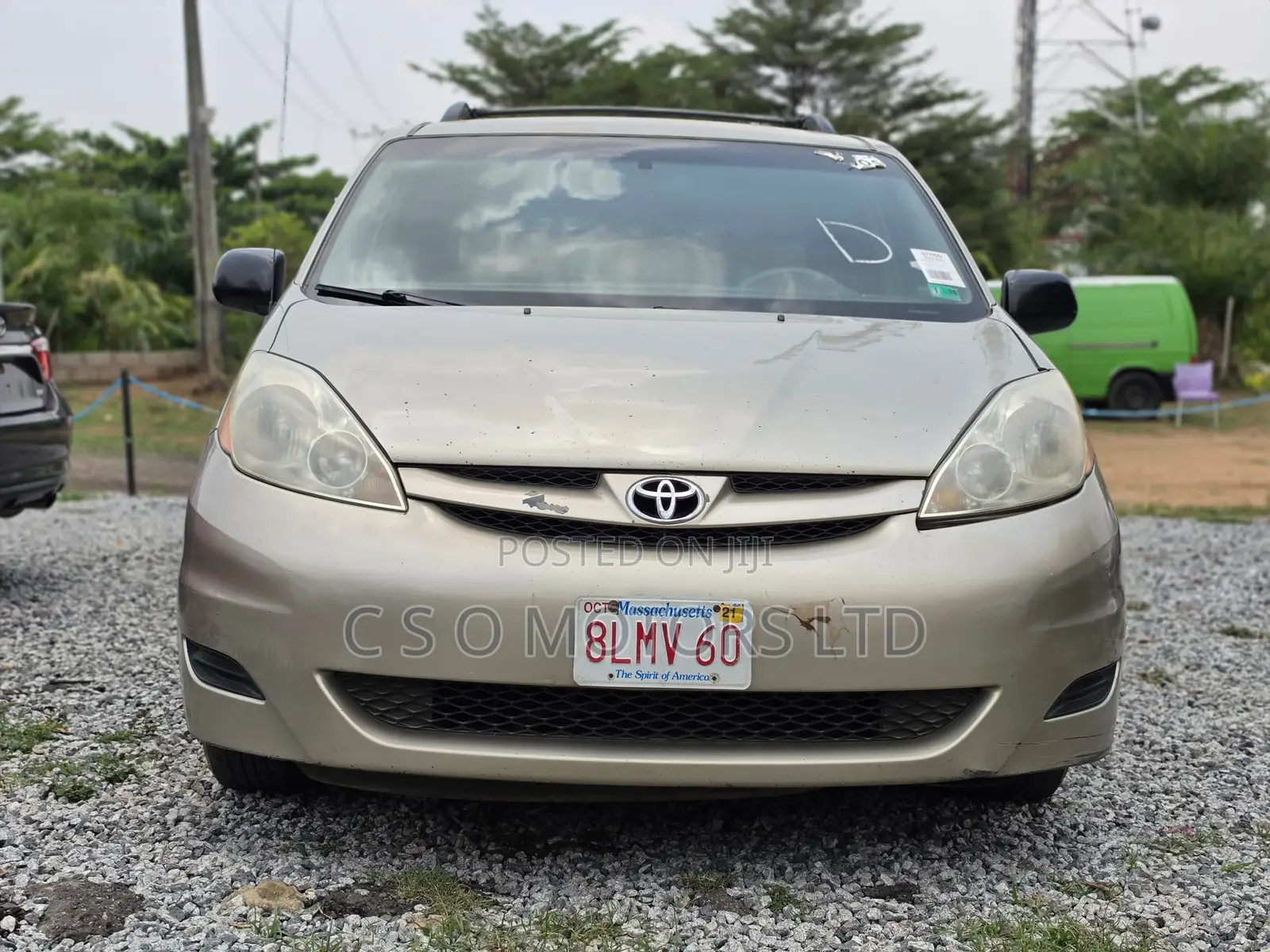 Toyota Sienna LE 2009 Gold