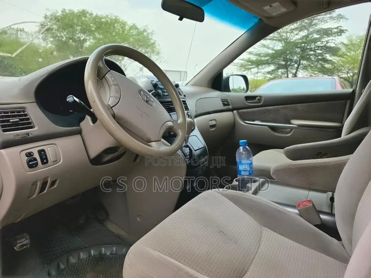 Toyota Sienna LE 2009 Gold