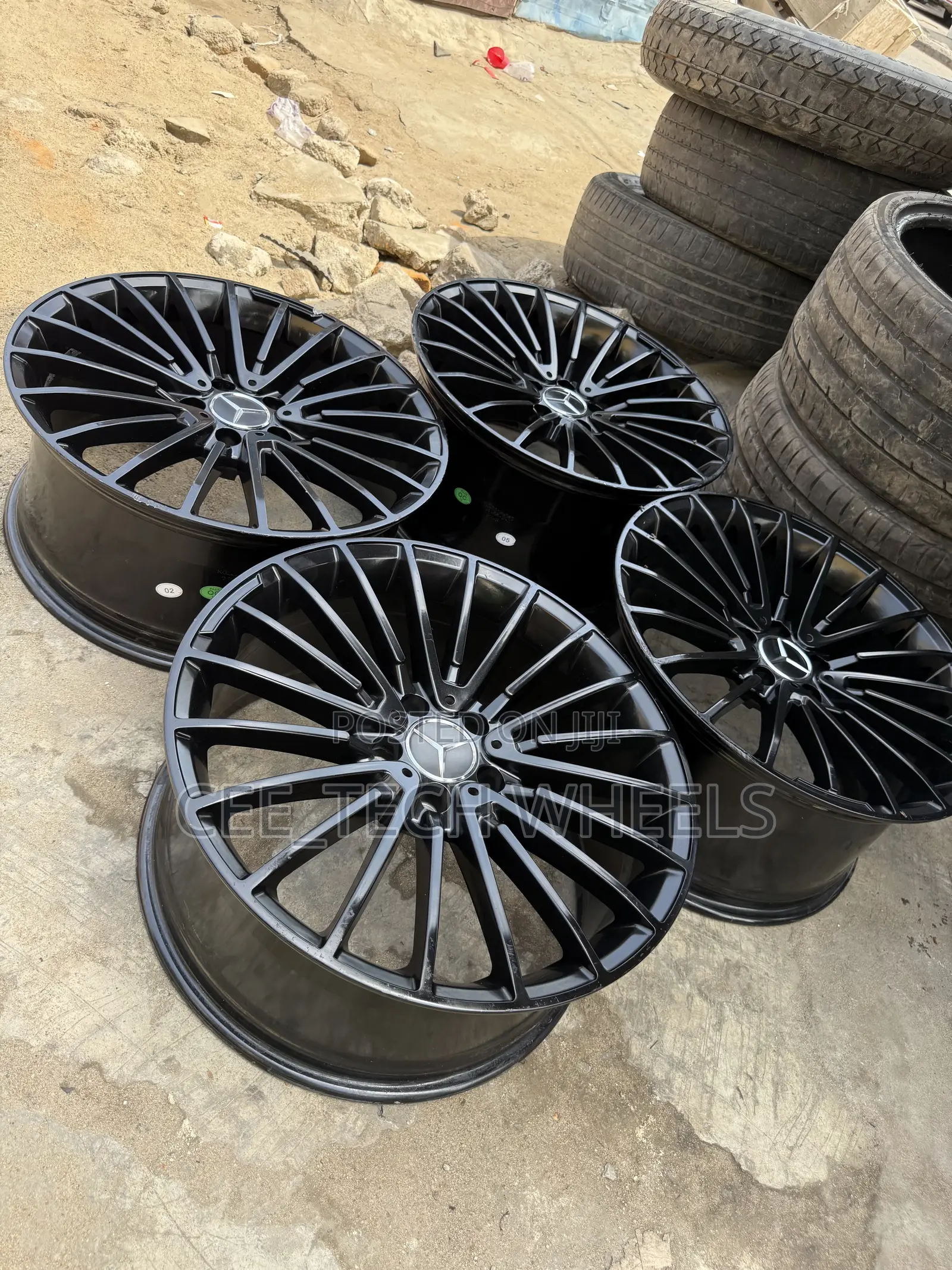 19-Inch Staggered All Black