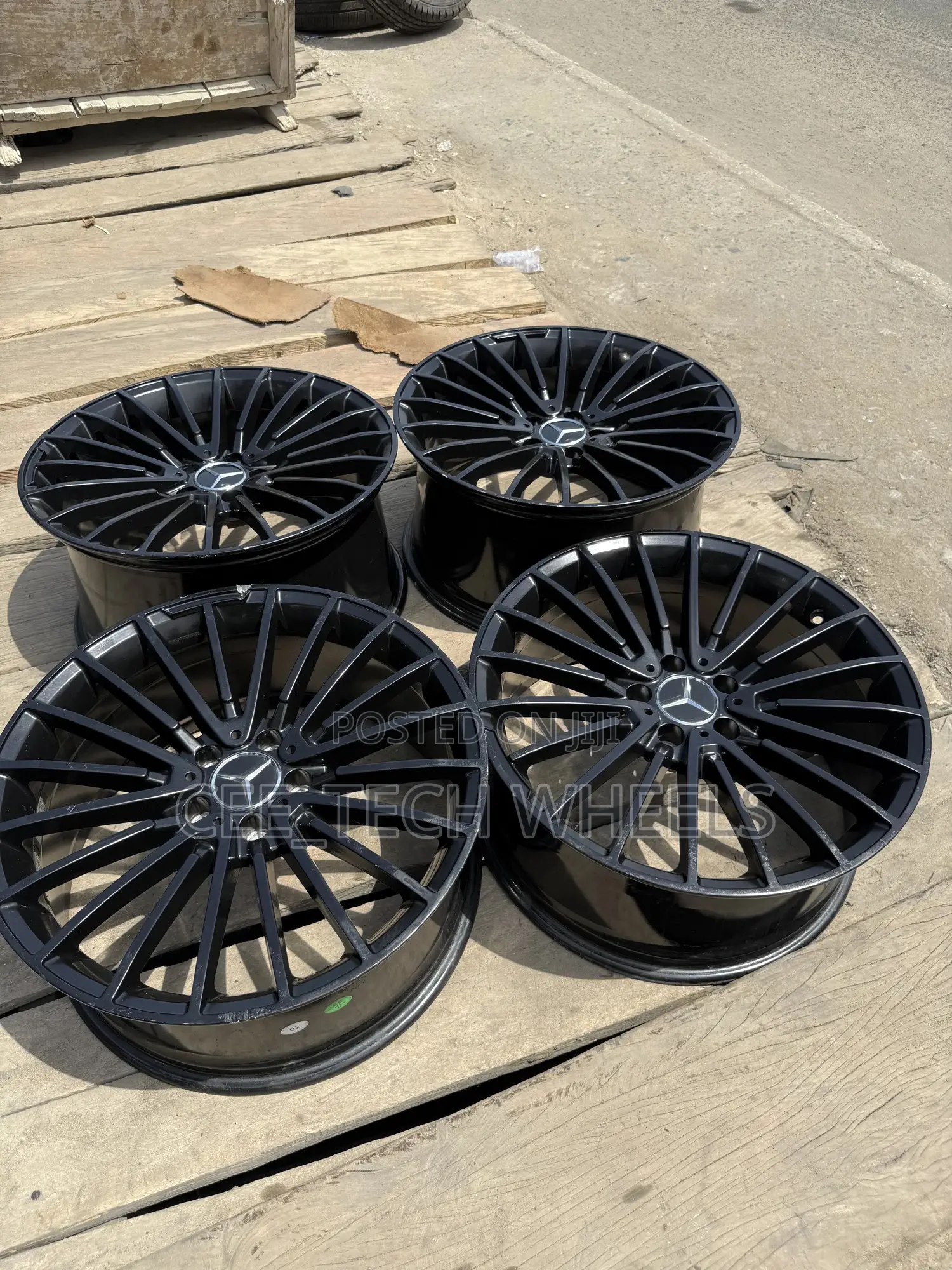 19-Inch Staggered All Black