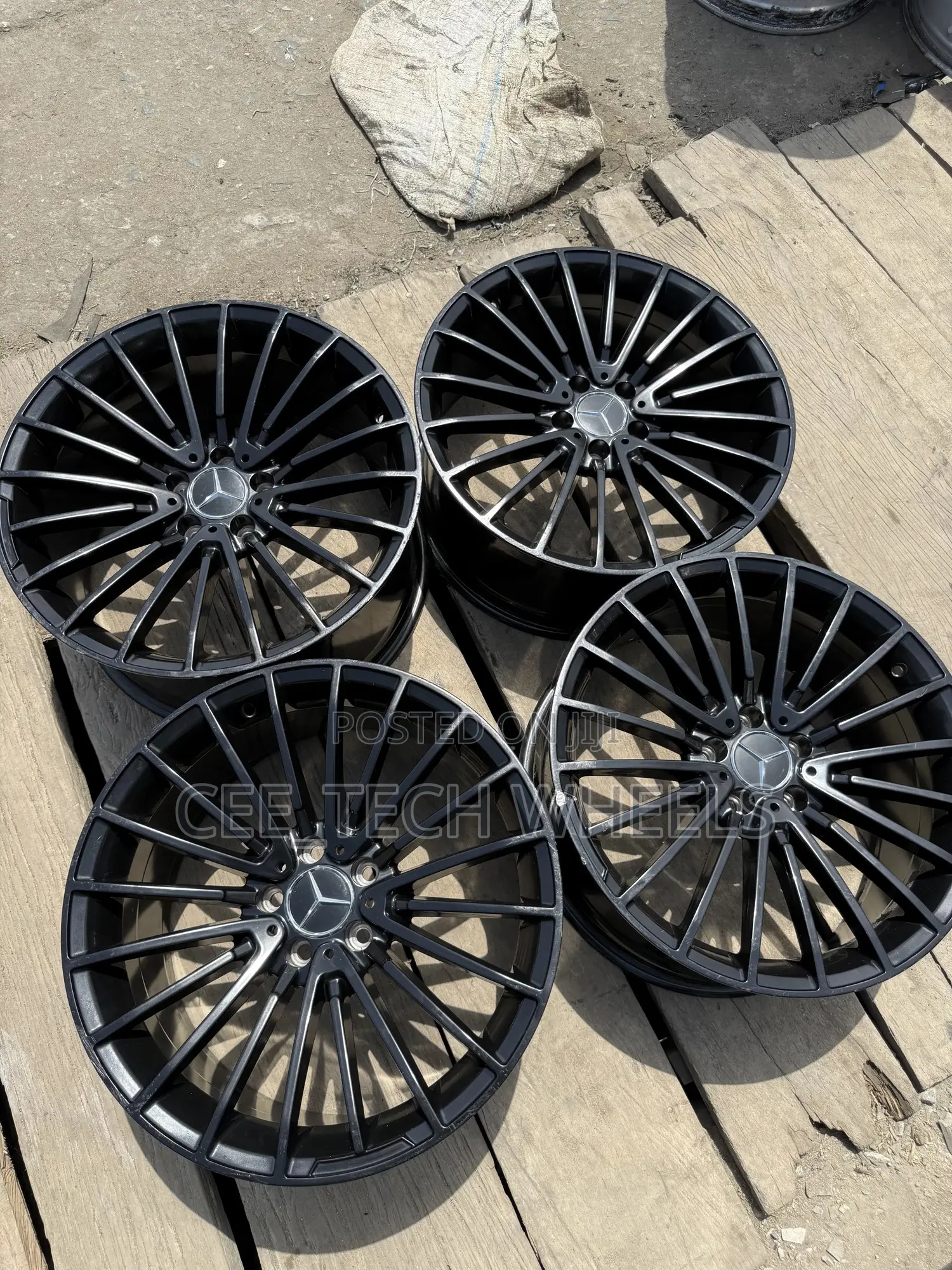 19-Inch Staggered All Black