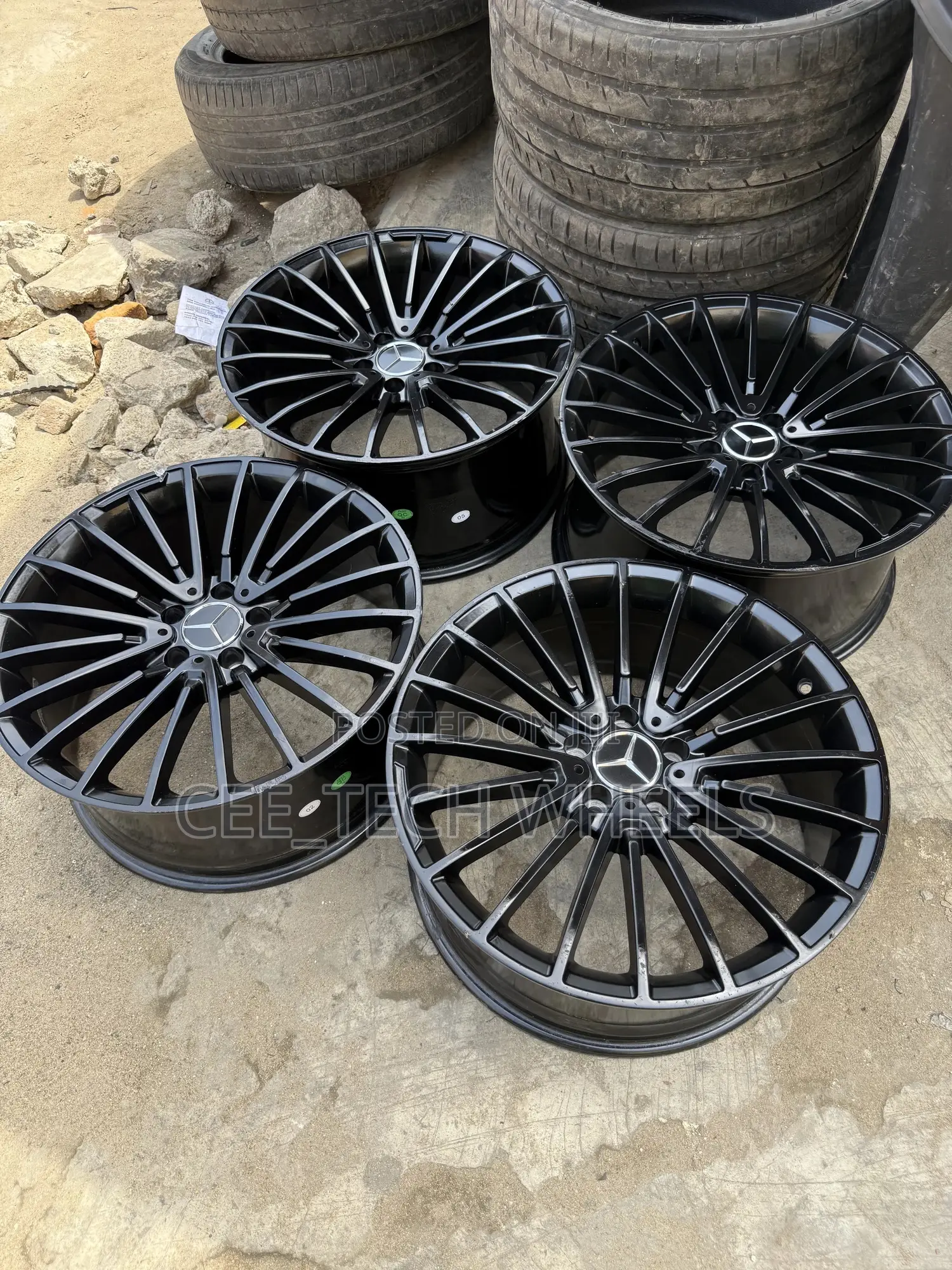 19-Inch Staggered All Black