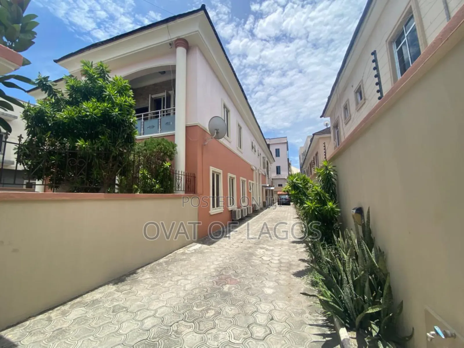 3bdrm Apartment in Chevron for rent