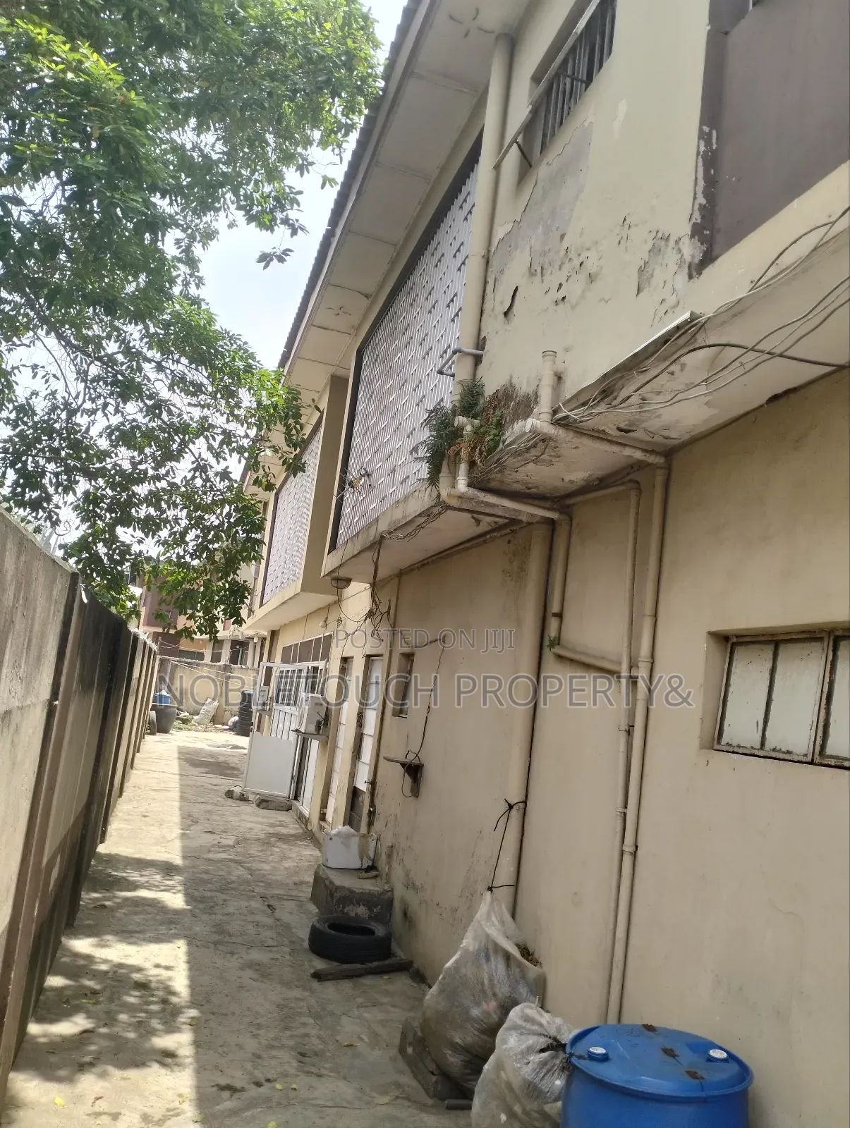 3bdrm Block of Flats in Egbeda Akowonjo for sale