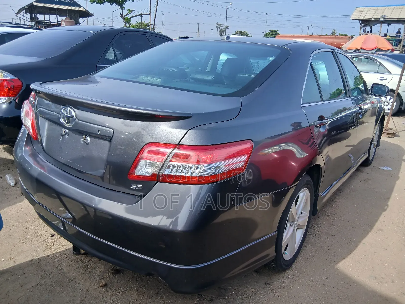 Toyota Camry SE 4dr Sedan (2.5L 4cyl 6A) 2011 Gray