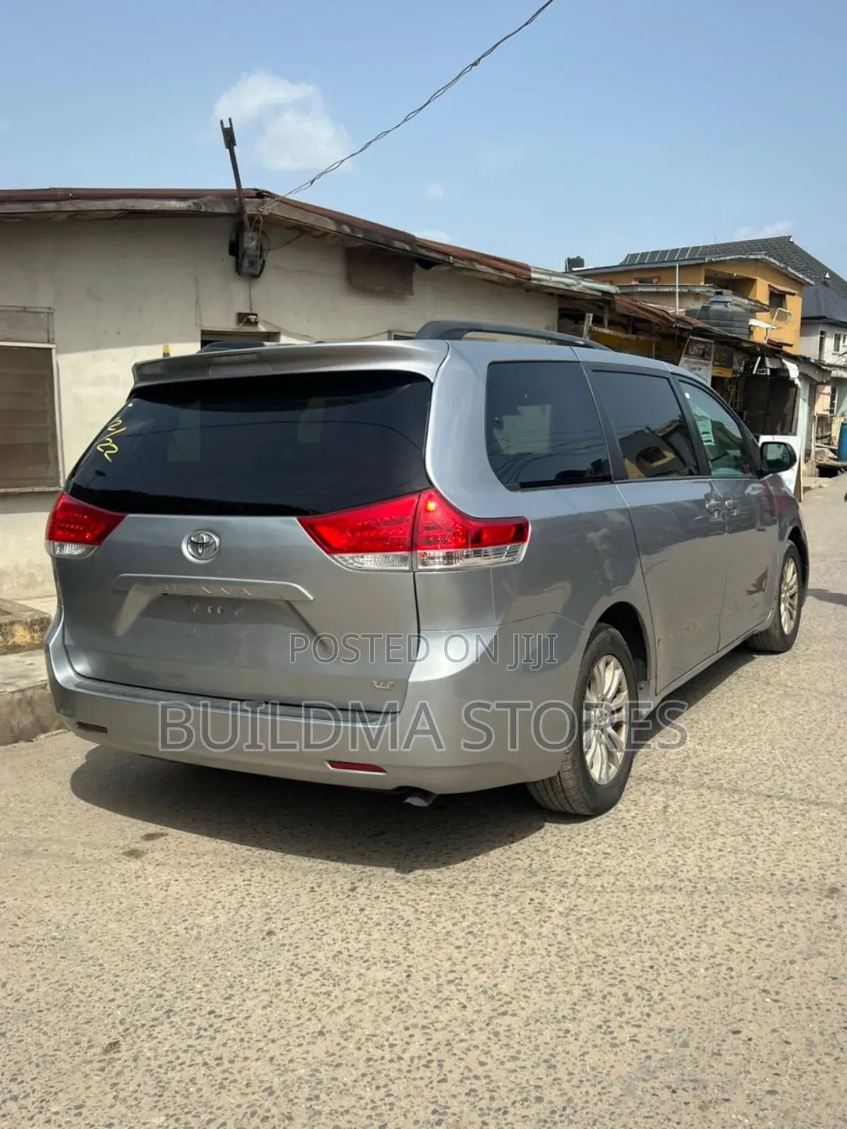 Toyota Sienna XLE FWD 8-Passenger 2013 Silver
