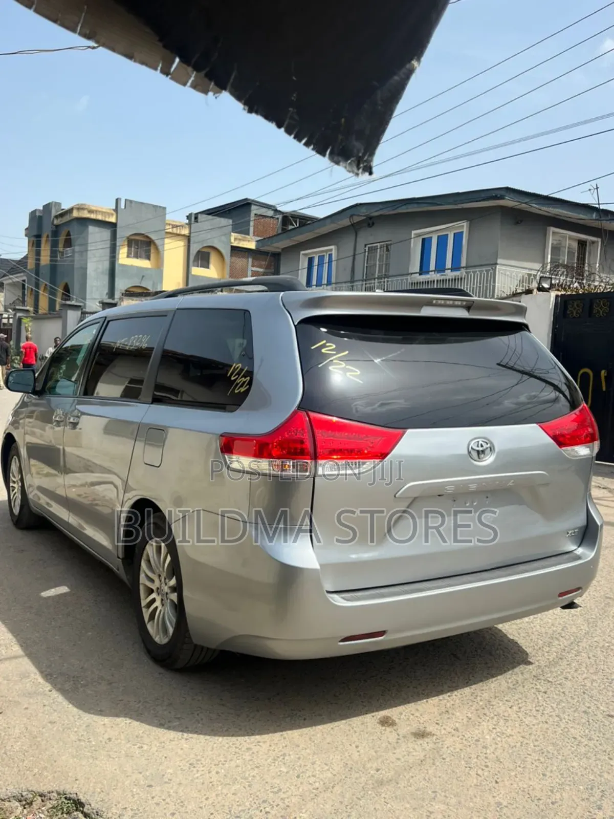 Toyota Sienna XLE FWD 8-Passenger 2013 Silver