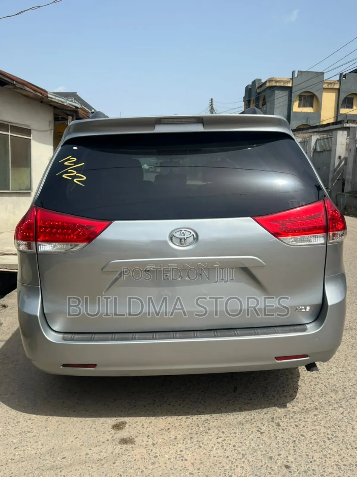 Toyota Sienna XLE FWD 8-Passenger 2013 Silver