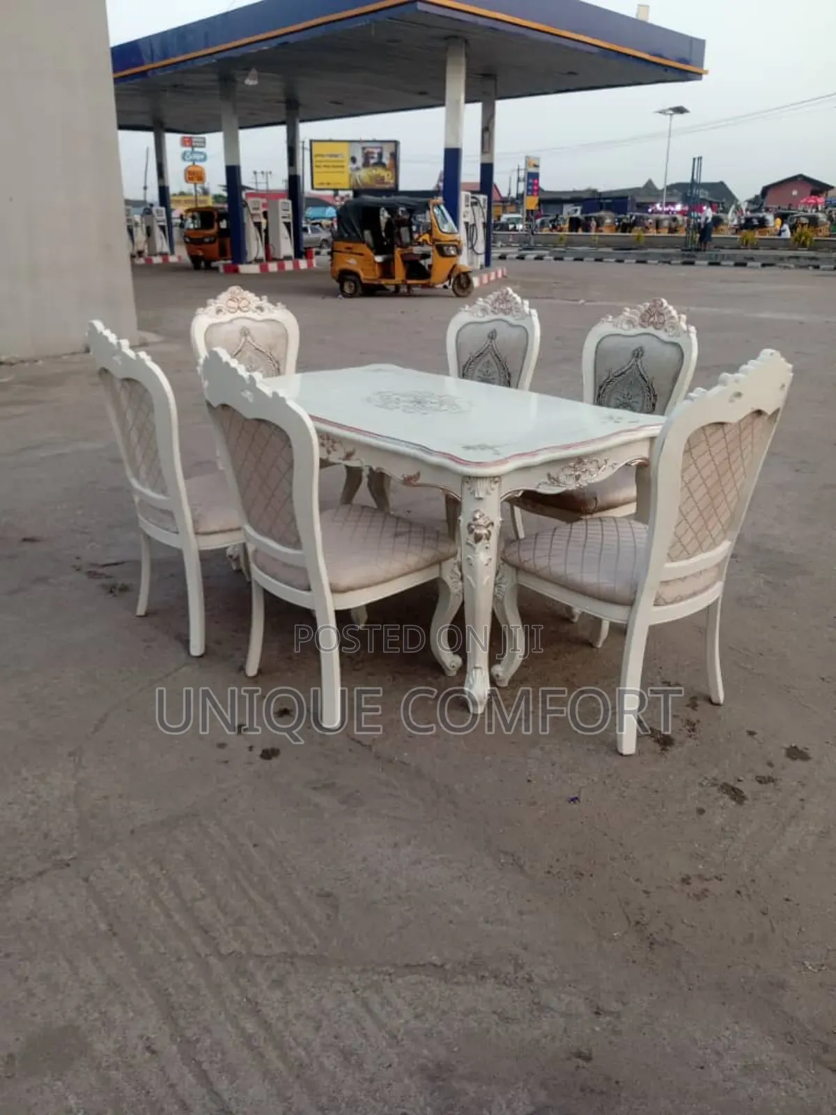 Top Quality 6 Seaters Royal Dinning Set
