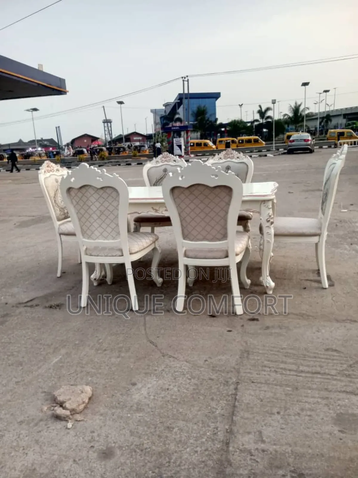 Top Quality 6 Seaters Royal Dinning Set