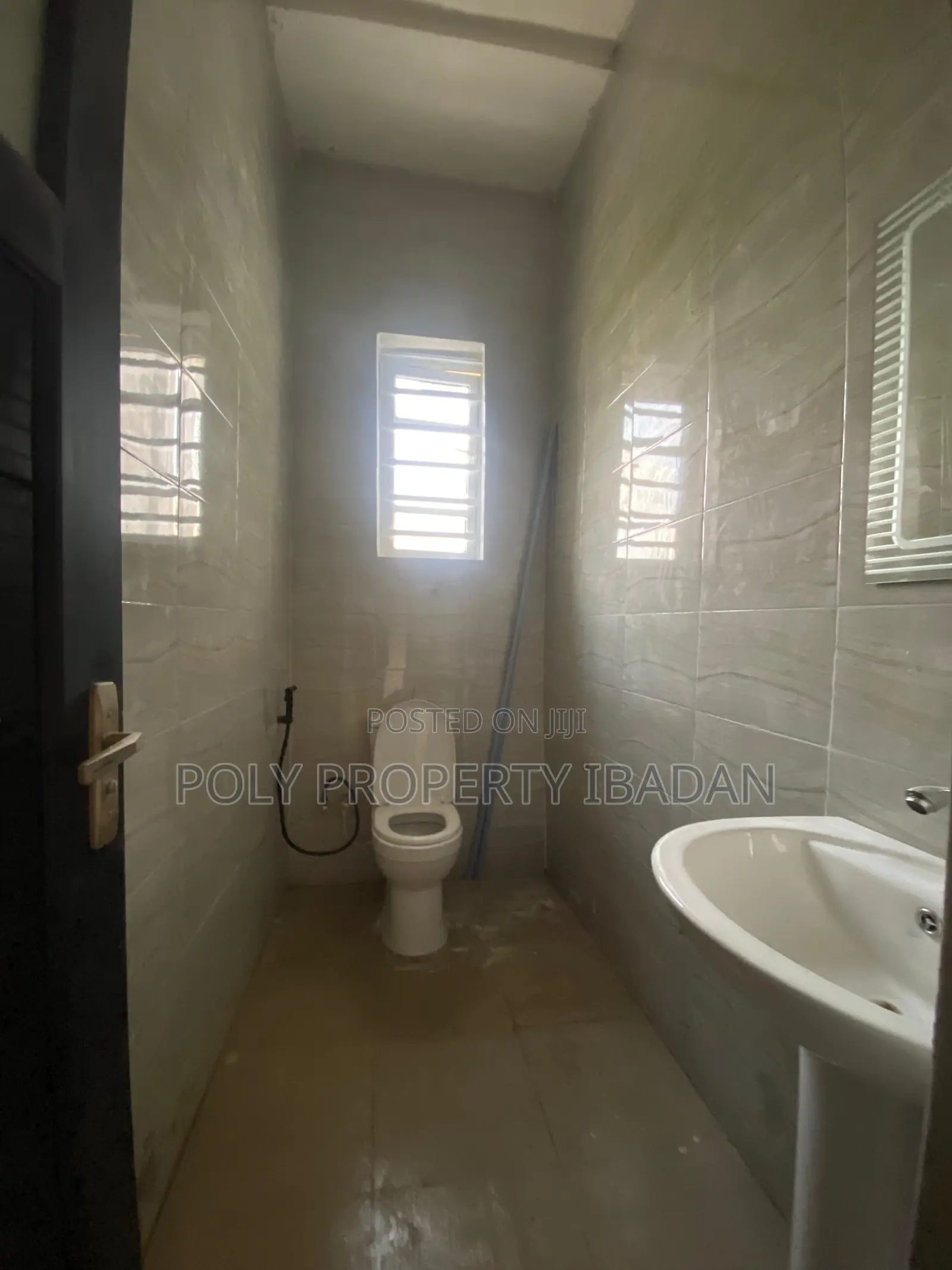 3bdrm Apartment in Okebadan Off Akala, Ibadan for rent