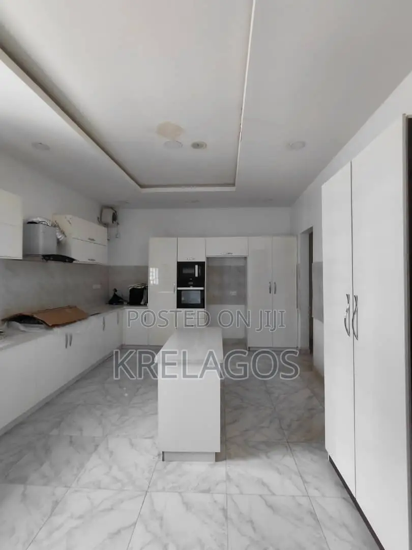 5bdrm Duplex in Ikota for rent