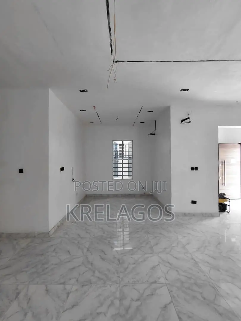 5bdrm Duplex in Ikota for rent