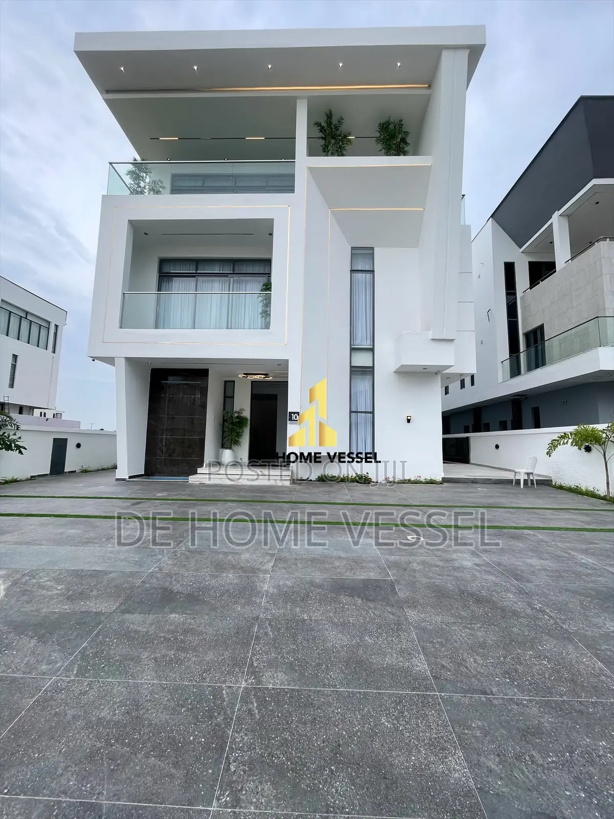5bdrm Duplex in Ikate for sale