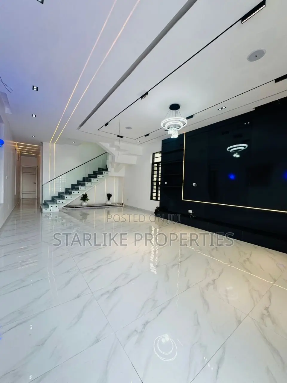 5bdrm Duplex in Chevron for sale