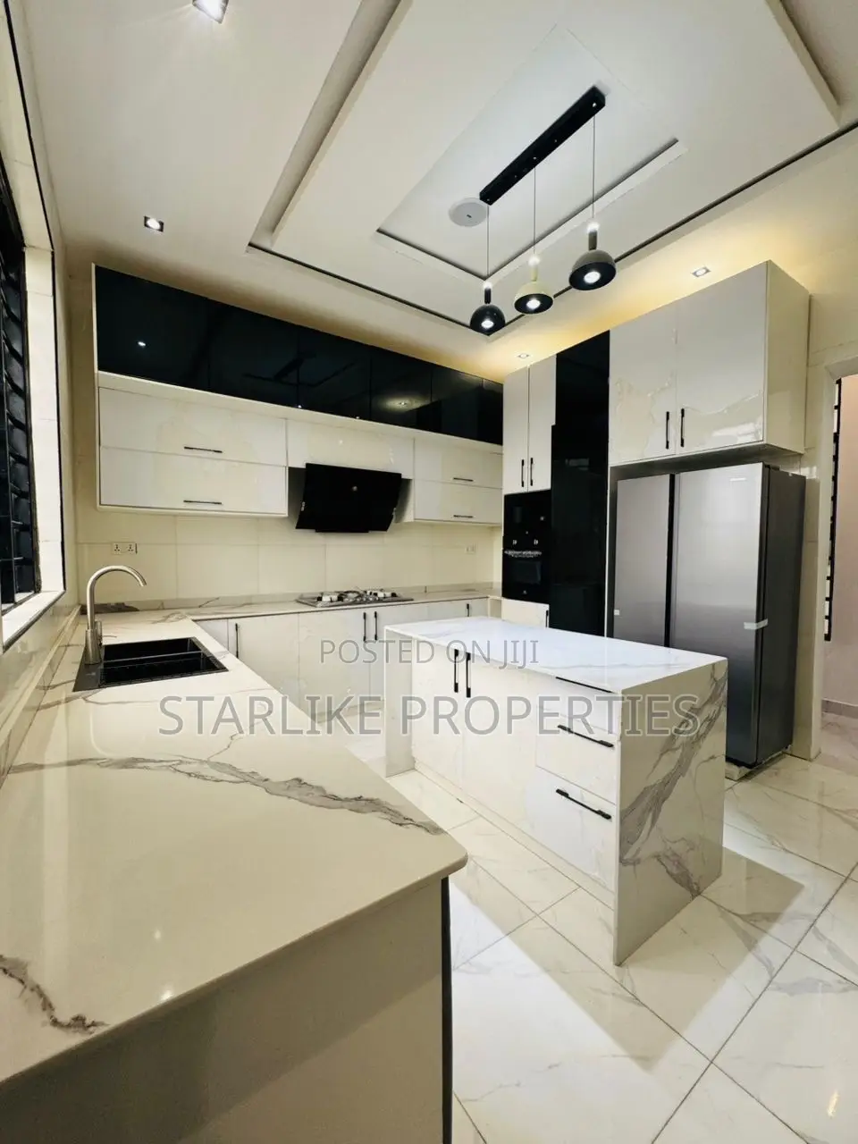 5bdrm Duplex in Chevron for sale
