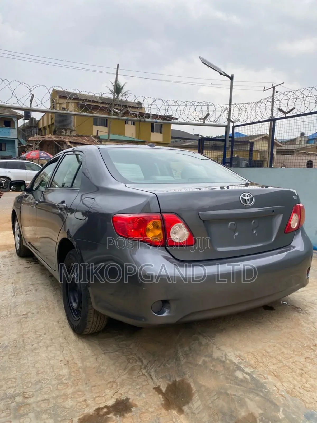 Toyota Corolla LE 4dr Sedan (1.8L 4cyl 4A) 2010 Gray