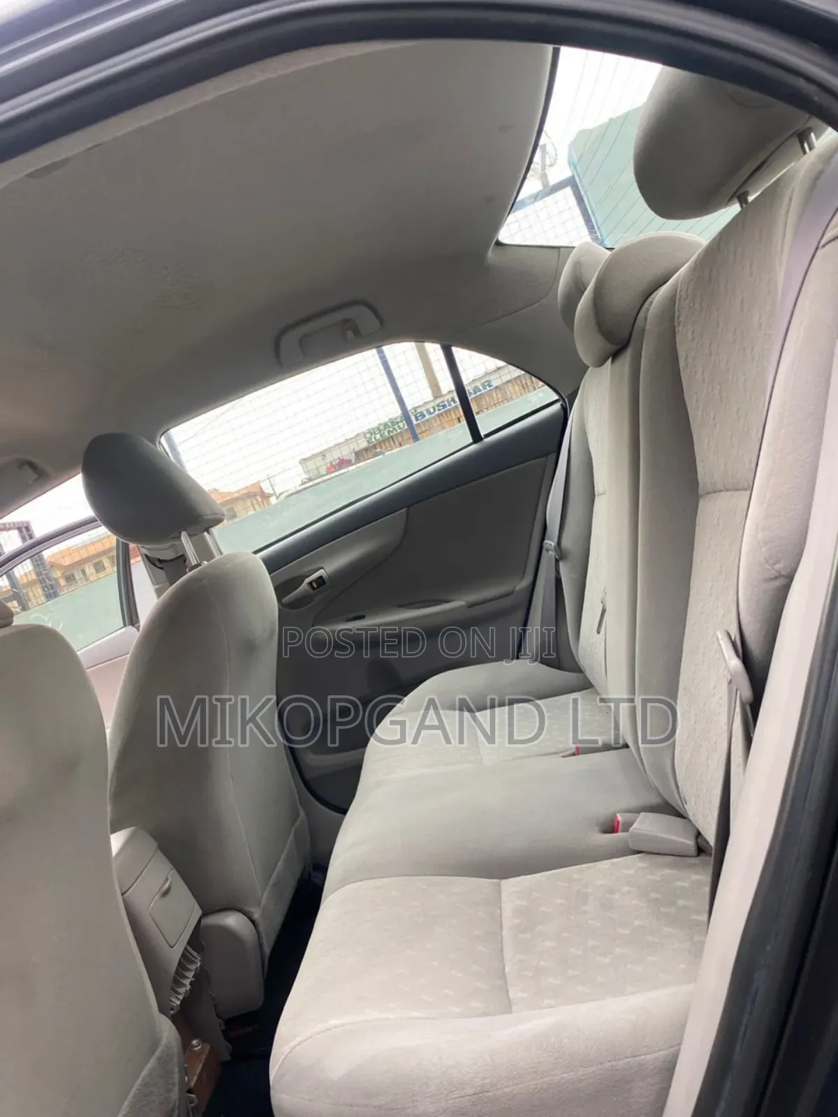 Toyota Corolla LE 4dr Sedan (1.8L 4cyl 4A) 2010 Gray
