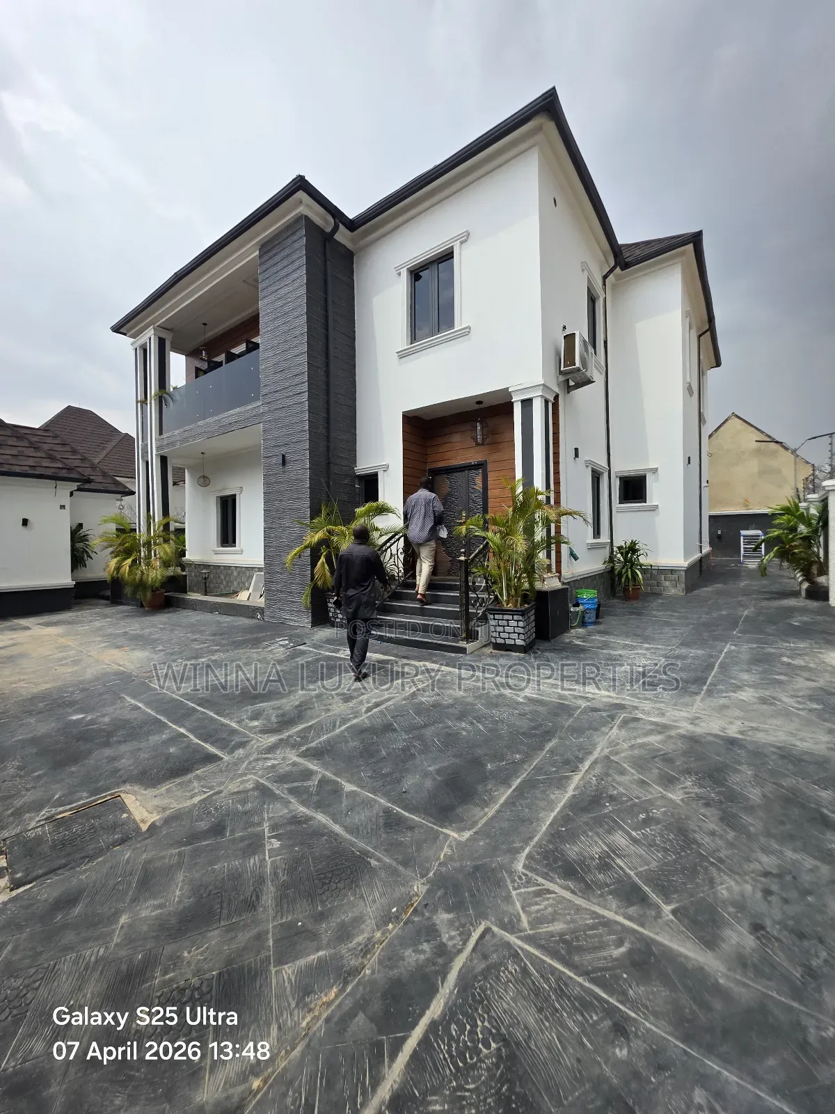4bdrm Duplex in Summit Estate, Lugbe District for sale