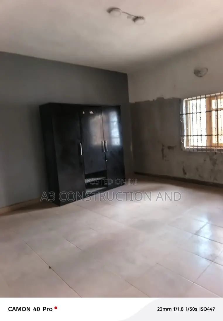 3bdrm Block of Flats in Bobby Olofa, for rent