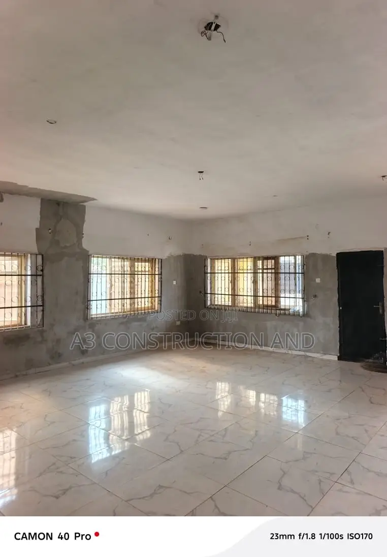 3bdrm Block of Flats in Bobby Olofa, for rent