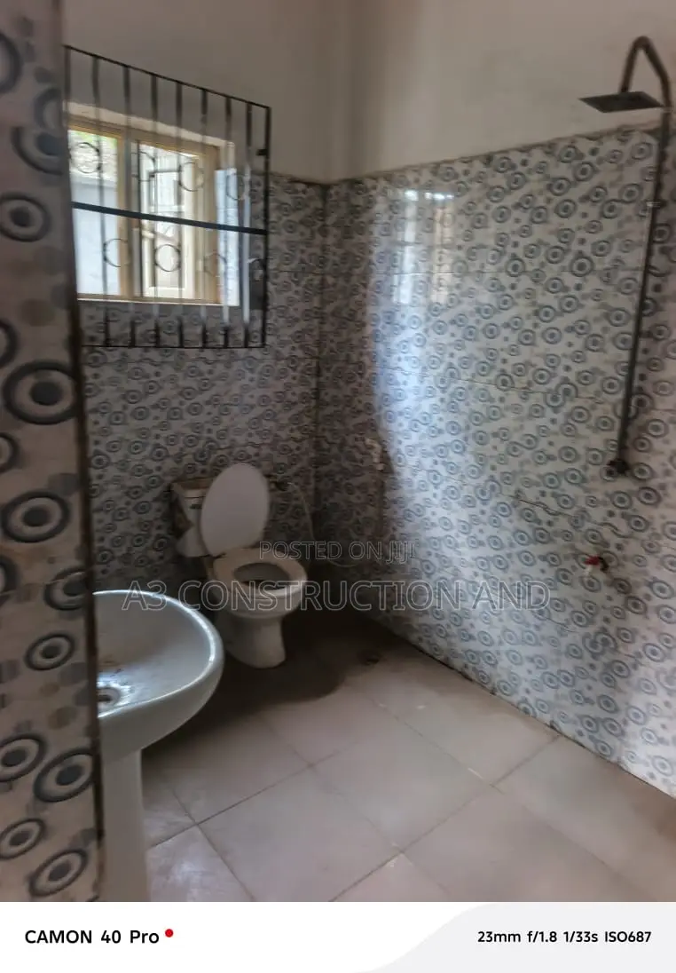 3bdrm Block of Flats in Bobby Olofa, for rent