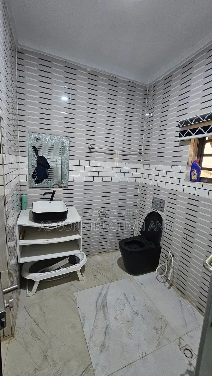 3bdrm Duplex in Onikokoro, Ojurin for rent