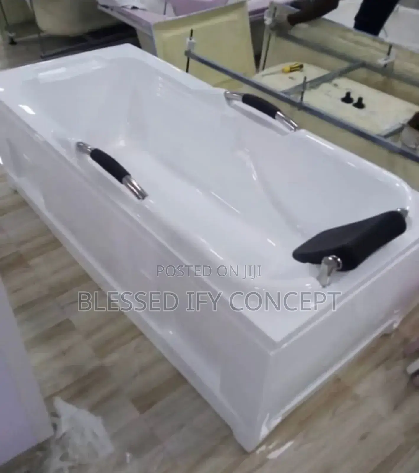 175x75 Executive Fiber Panel Bathtub