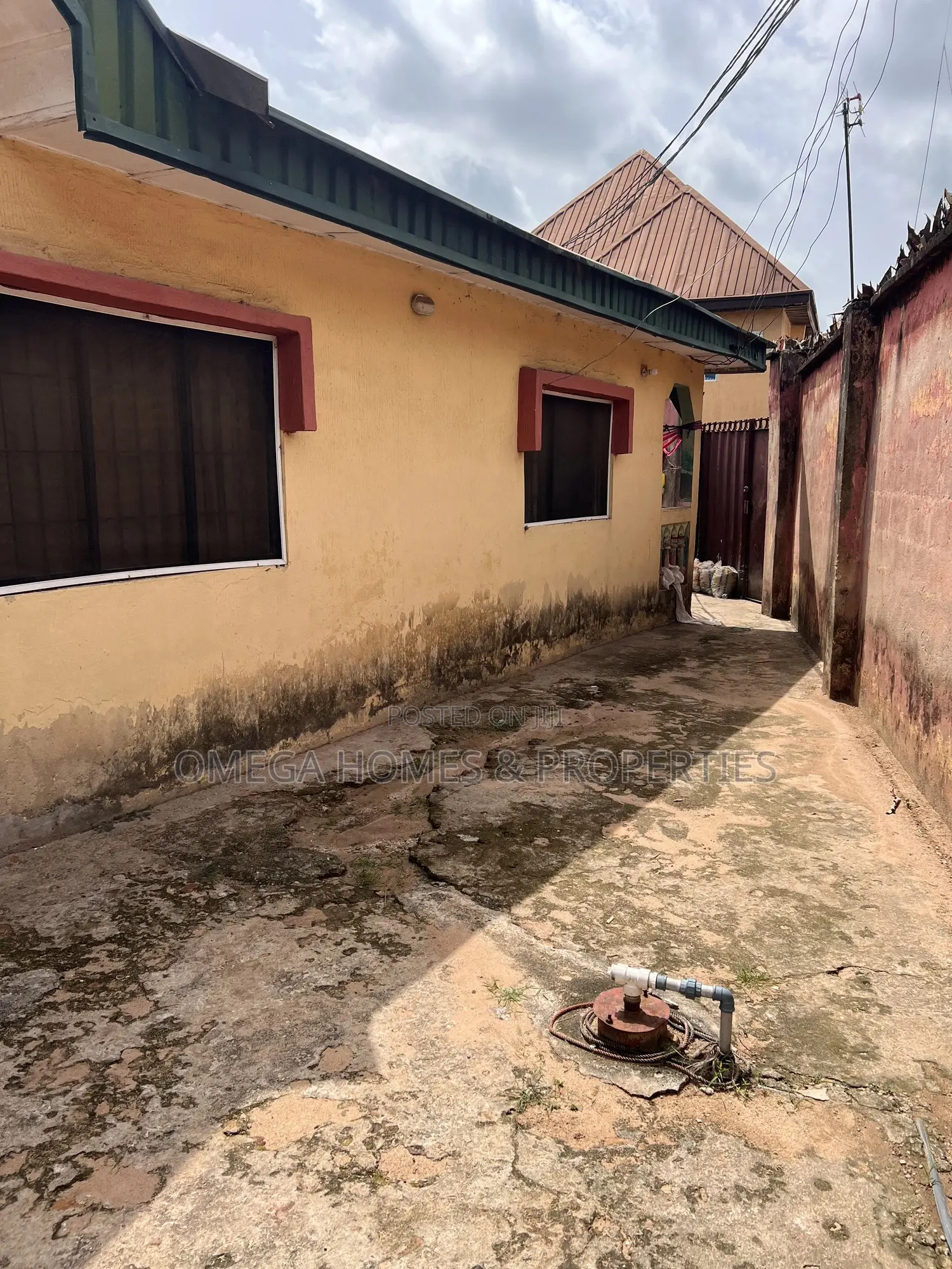 2bdrm Block of Flats in Agbama Housing, Umuahia for sale
