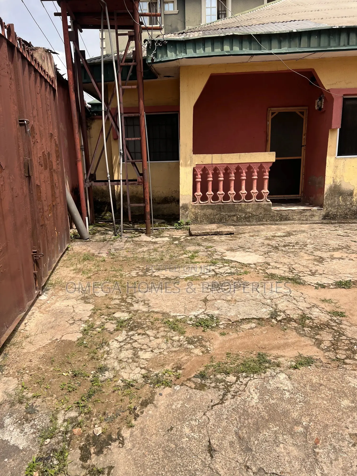 2bdrm Block of Flats in Agbama Housing, Umuahia for sale