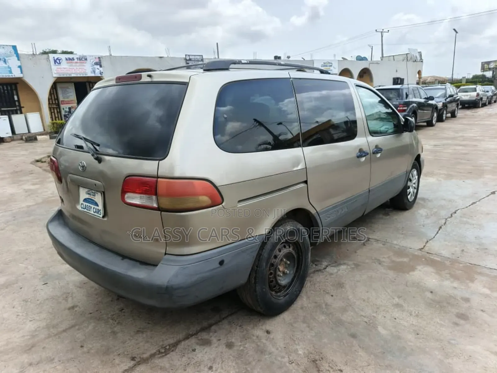 Toyota Sienna LE 2002 Gold